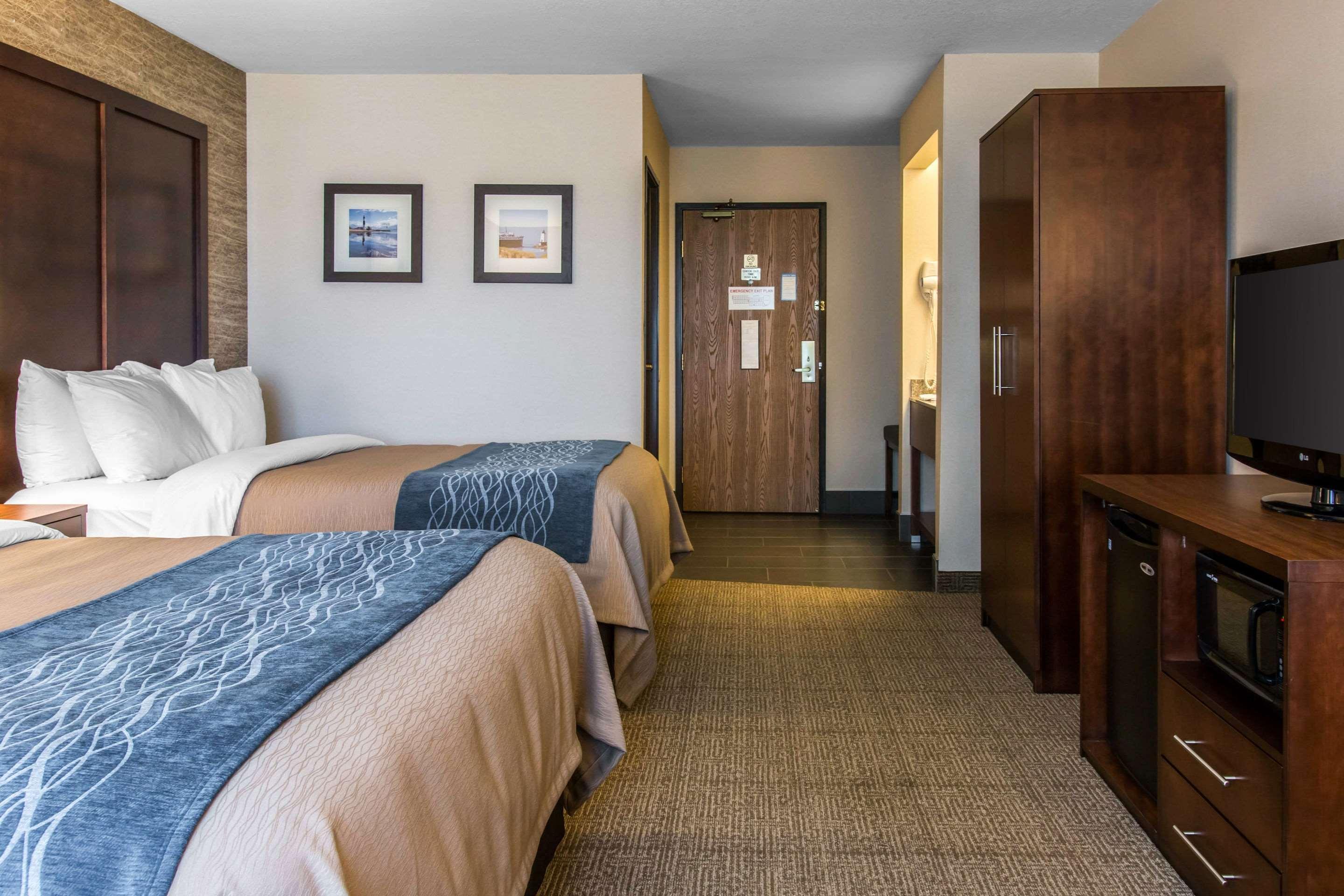 Comfort Inn Ludington Near Us-10 Ngoại thất bức ảnh