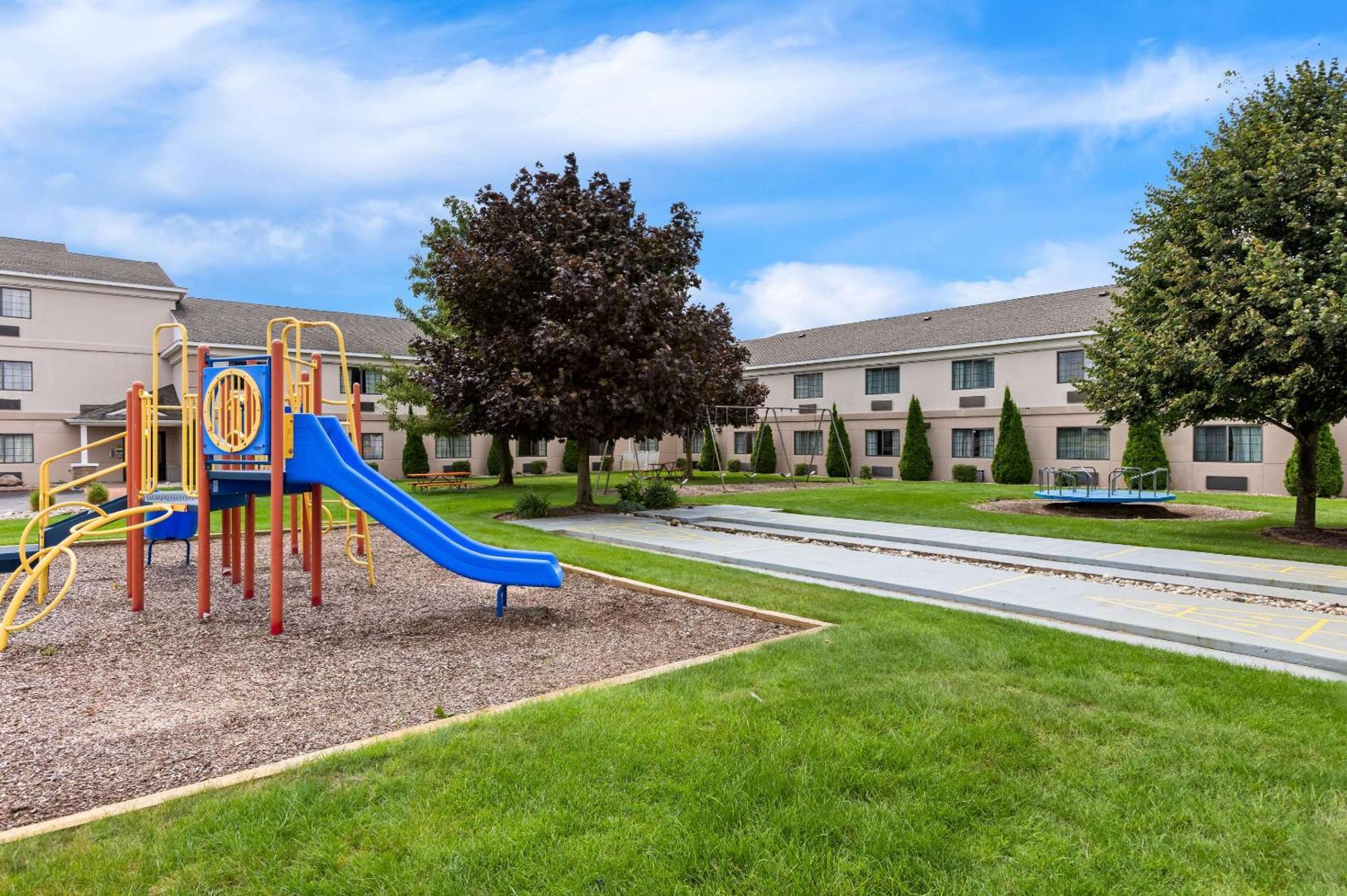 Comfort Inn Ludington Near Us-10 Ngoại thất bức ảnh