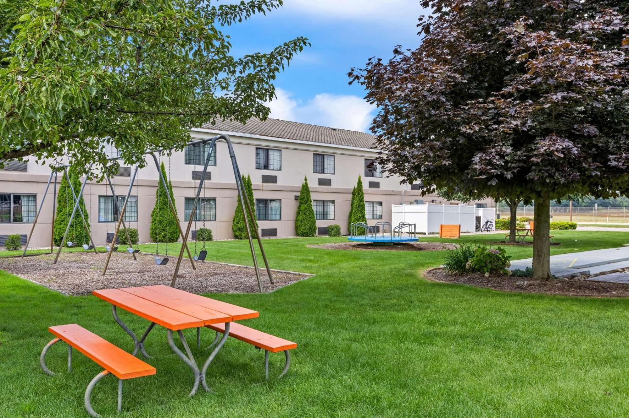 Comfort Inn Ludington Near Us-10 Ngoại thất bức ảnh