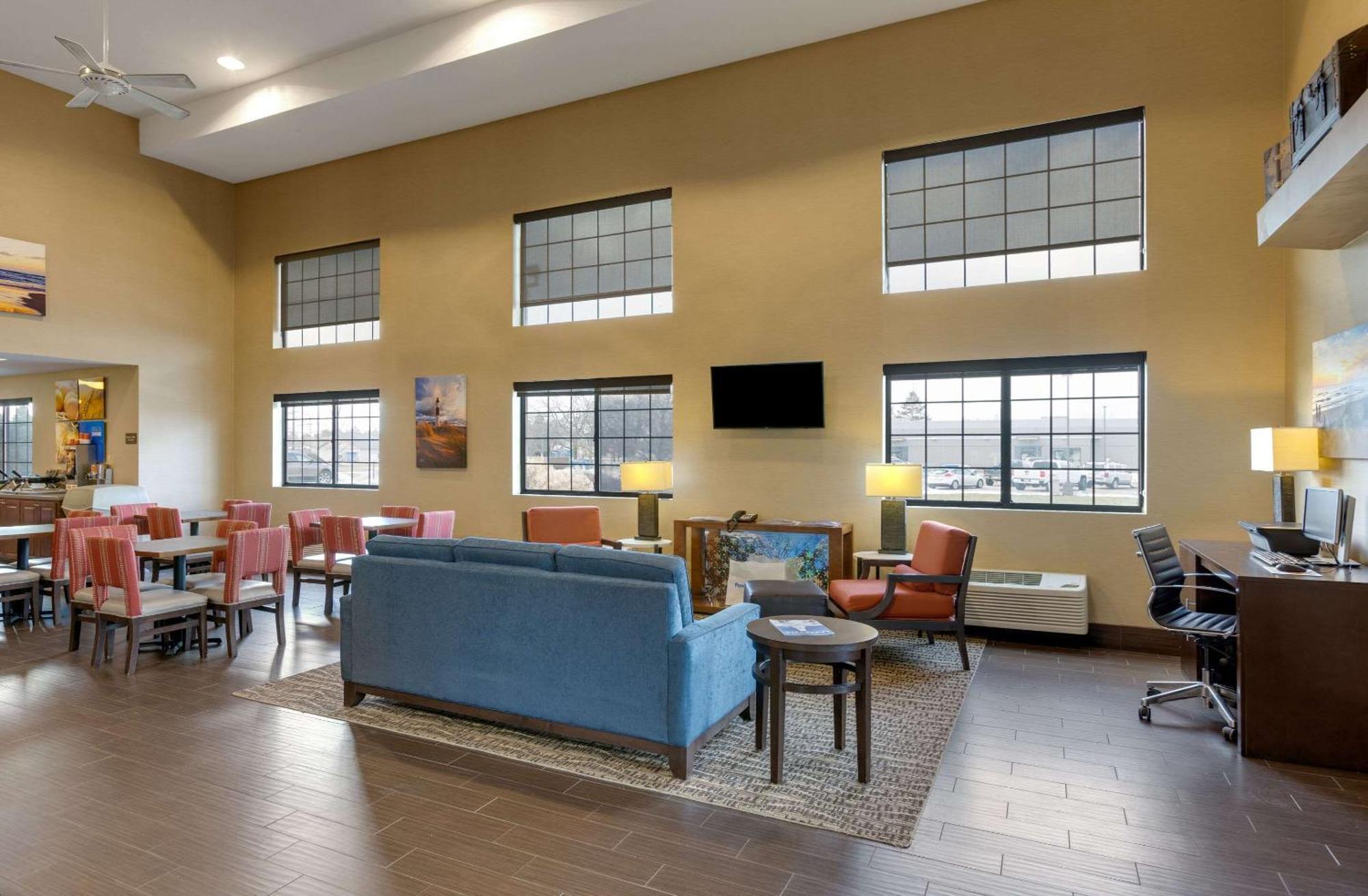 Comfort Inn Ludington Near Us-10 Ngoại thất bức ảnh