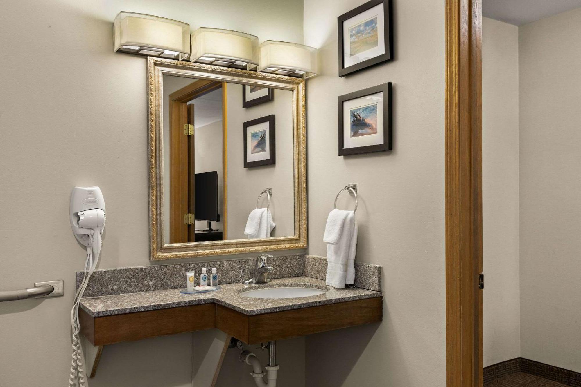 Comfort Inn Ludington Near Us-10 Ngoại thất bức ảnh